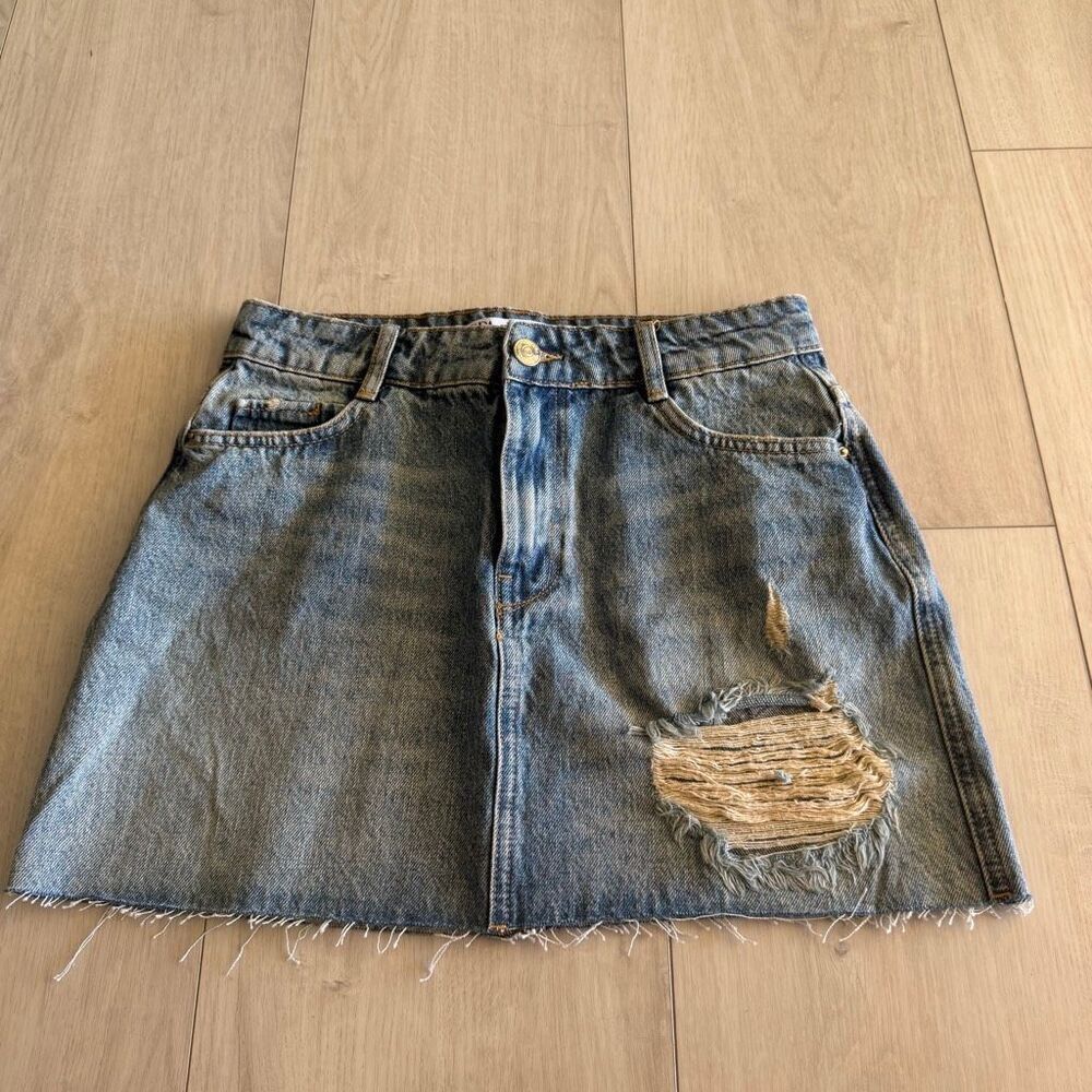 Zara women’s distress demin skirt size xs